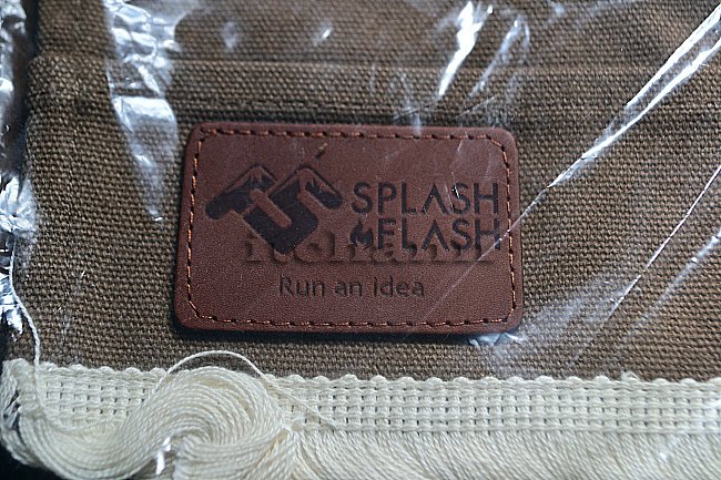 itchann's tweet photo. 【SPLASH FLASH キャンバスランチョン】 木製テーブル天板の汚れが落とせないときはこれで隠せ!!
https://t.co/OXilhpM8R0
#何がなんでもキャンプだし
#キャンプ
#ガレージブランド製
#ウッドテーブル
#天板汚れ
#ボロ隠し
#テーブルクロス
#ランチョンマット
#SPLASHFLASH
#オレゴニアンキャンパー https://t.co/kHg7VVS7Km