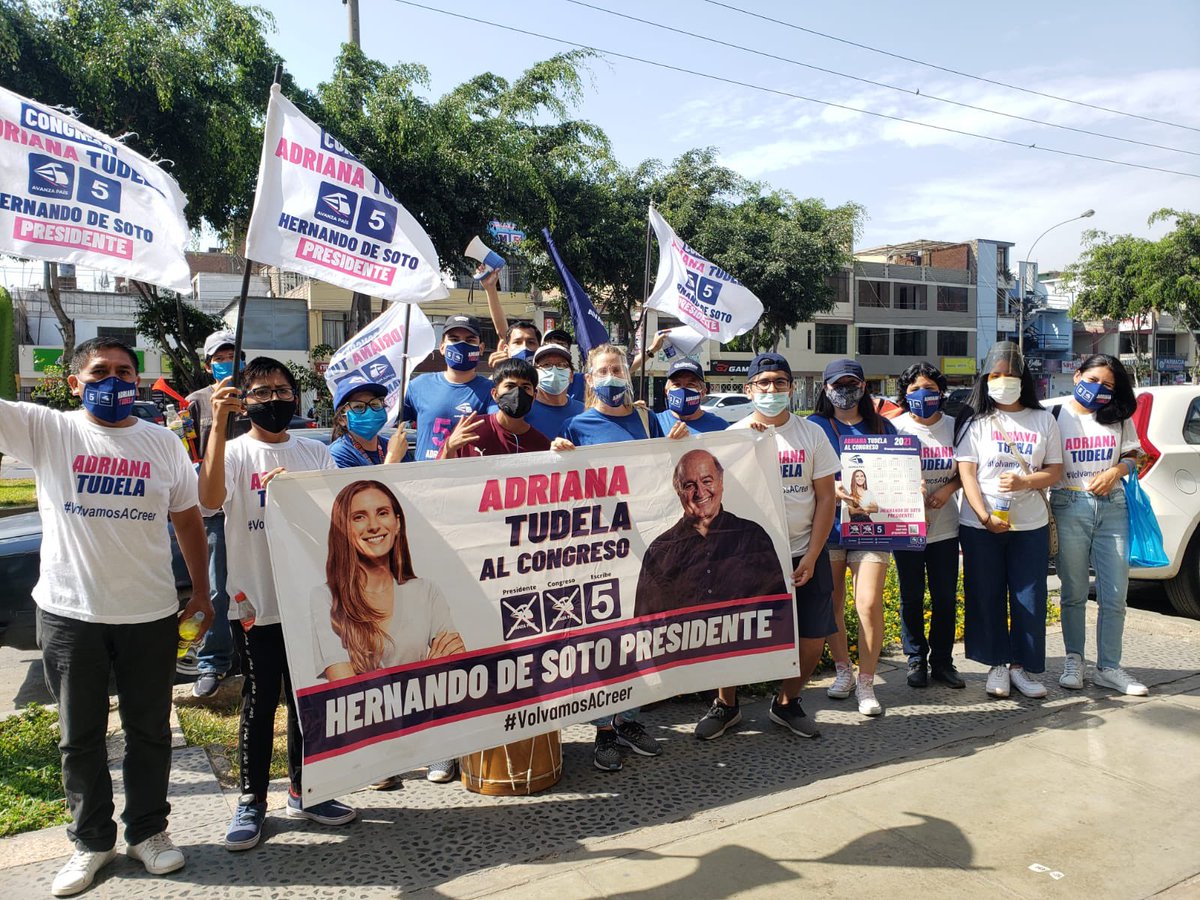 adrianatudelag's tweet photo. Hoy estuvimos en San Martín de Porres y Los Olivos recorriendo Plaza Lima Norte y los mercados de Palao, el Trébol y COVIDA. Muchísimas gracias a los voluntarios que me acompañaron hoy, gracias a ustedes estamos cada vez más cerca a la meta! 💙🚈💪🏼 #VolvamosACreer https://t.co/1Csby6z71A