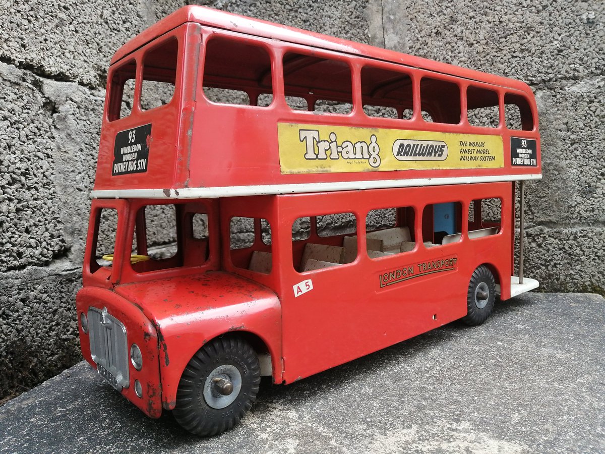 toysphil's tweet photo. Who remembers having one of these large Triang buses & what's hidden in your attic! 👍😀
#ToyHunter #ToyCollector #ToyExpert #ToyHistorian #Triang #RouteMaster #HistoryBehindTheToys https://t.co/2jcDYP8YaW