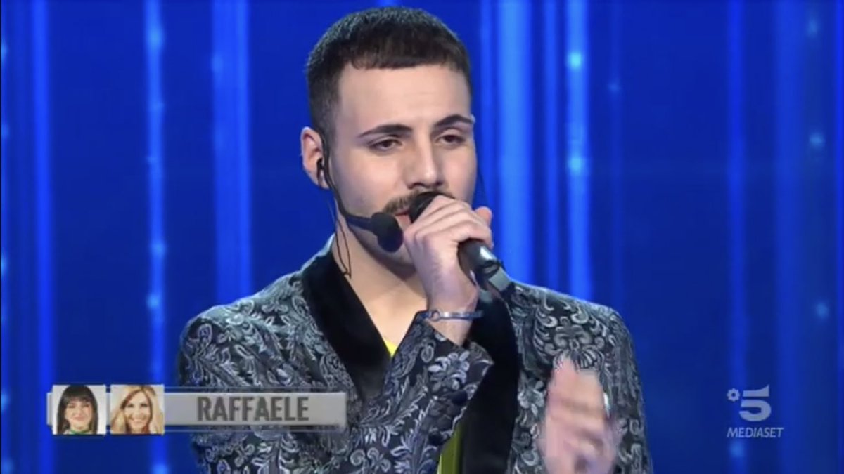 chiamamematto's tweet photo. Solita esibizione da scimmia urlante, 0 emozione e solo strilli. Vieni nonno adesso commentami e insultami nei commenti ti aspetto #amici20 https://t.co/oKCHokvVZK