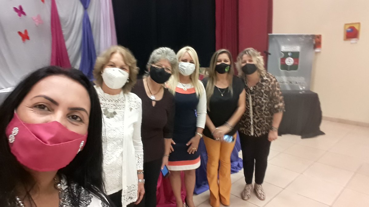 Sábado en Leandro N Alem Agasajo emprendedores  artesanos .