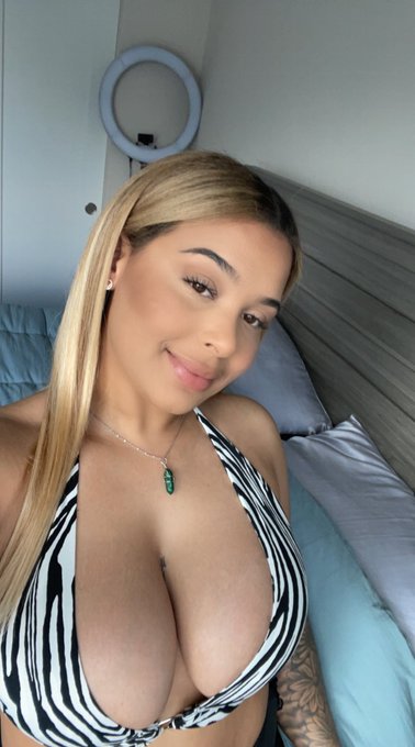 Heavy on the tiddies https://t.co/dXkUQGzJKO