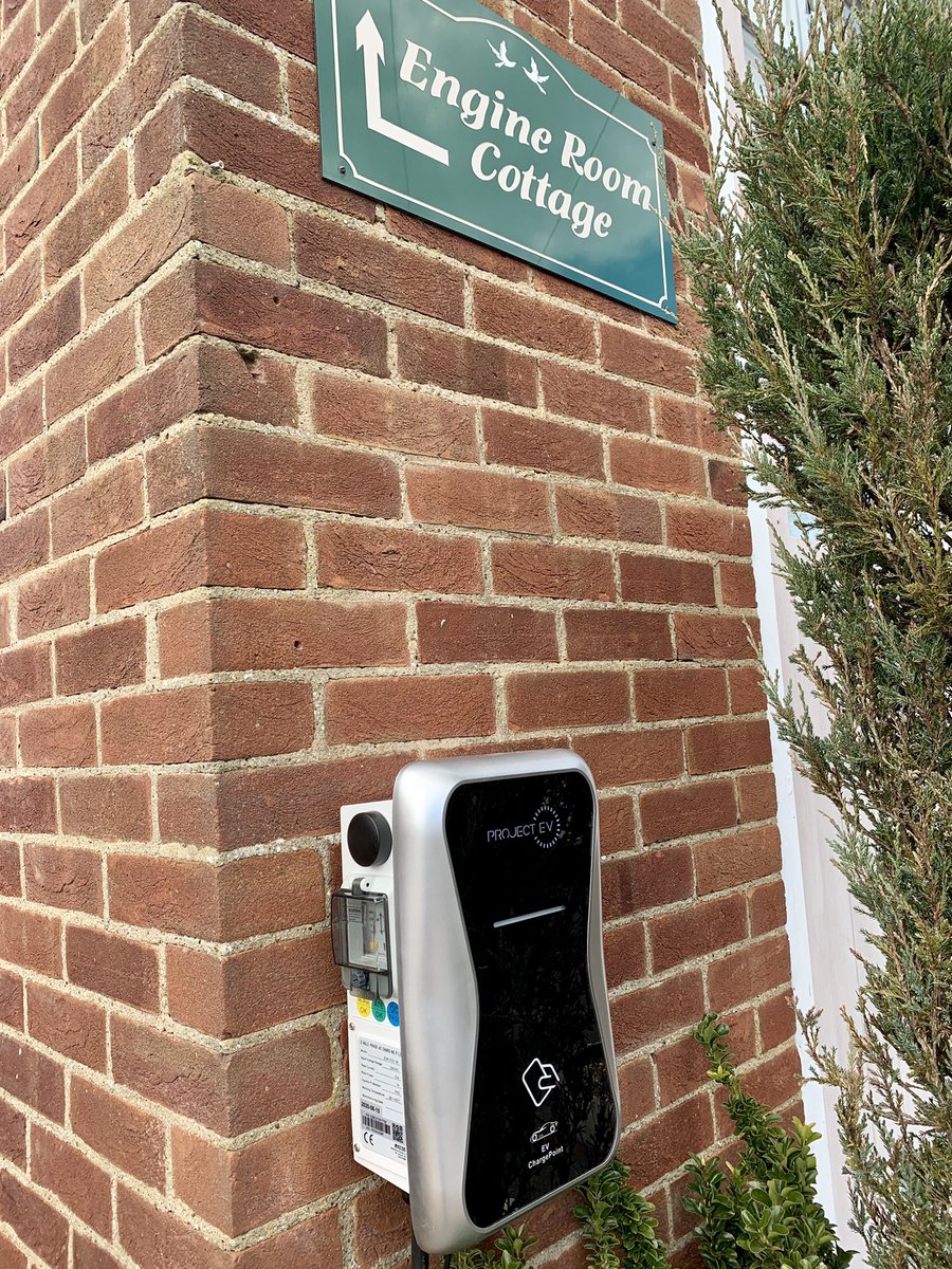 EngineRmCottage's tweet image. Happy to announce we now have fully connected solar power and an EV charger point at Engine Room. Just the swipe of a card, charged by the kilowatt.  
#projectEV #goEco #ecofriendly #ecofriendlyholidaycottage ##ecofriendlyholiday #EVcharger #savetheplanet #engineroomcottage