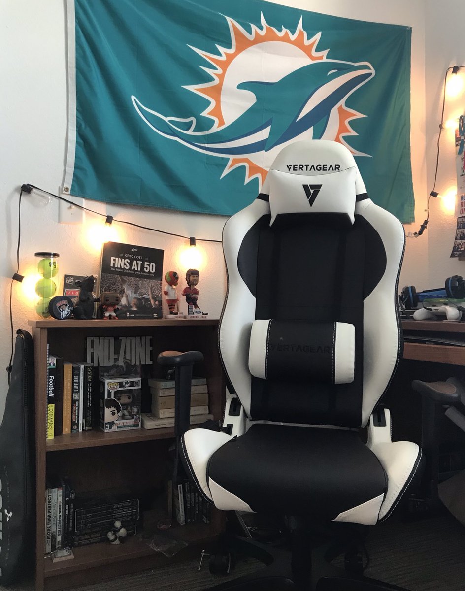 Vertagear's tweet photo. Any Miami Dolphins fan over here? 🐬 ☀️ #VGbattlestation #SL2000
📸 : KylieRWang https://t.co/kRmF29YsIT