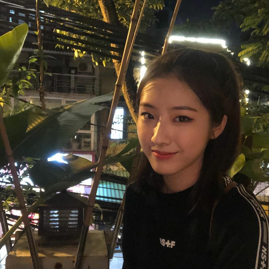 KimLipBff's tweet photo. I miss haseul. Gonna sob https://t.co/9qmroc4G4N