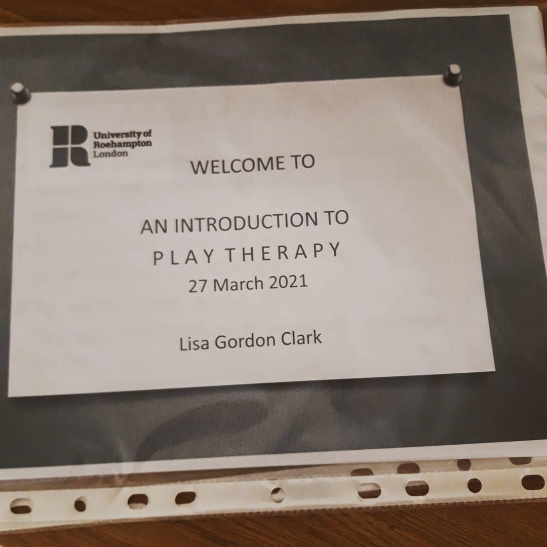 Cazzy921's tweet image. Great introduction to Play Therapy course today ❤👫 Really enjoyed learning some new skills &amp;amp; getting creative with my crafts &amp;amp; sensory tray! 🎨 #playtherapy #weekendcourse #learning #skills
