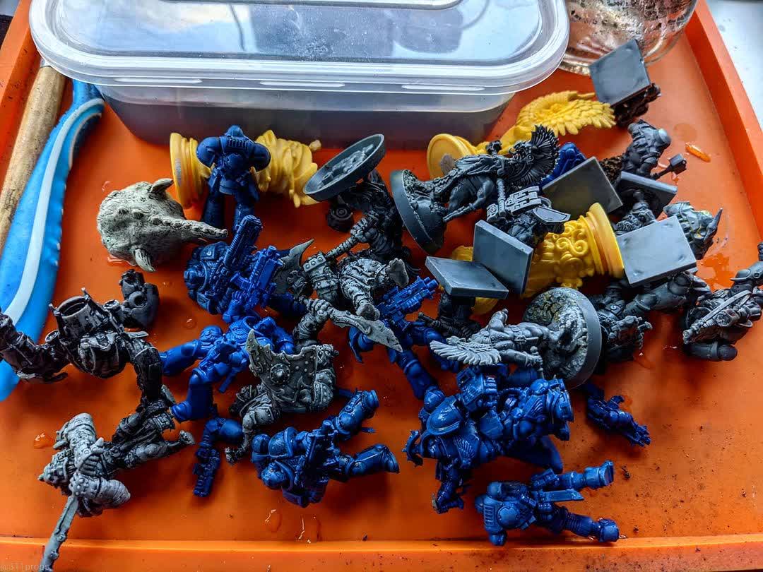 311props's tweet photo. Final batch of stripped Miniatures. Most of these are test models for painting ideas.

#miniatures #painting #paintremoval #paintstrip #soniccleaner #isopropylalcohol #clean #warhammer #models #hobby https://t.co/YUTe6qxTvo