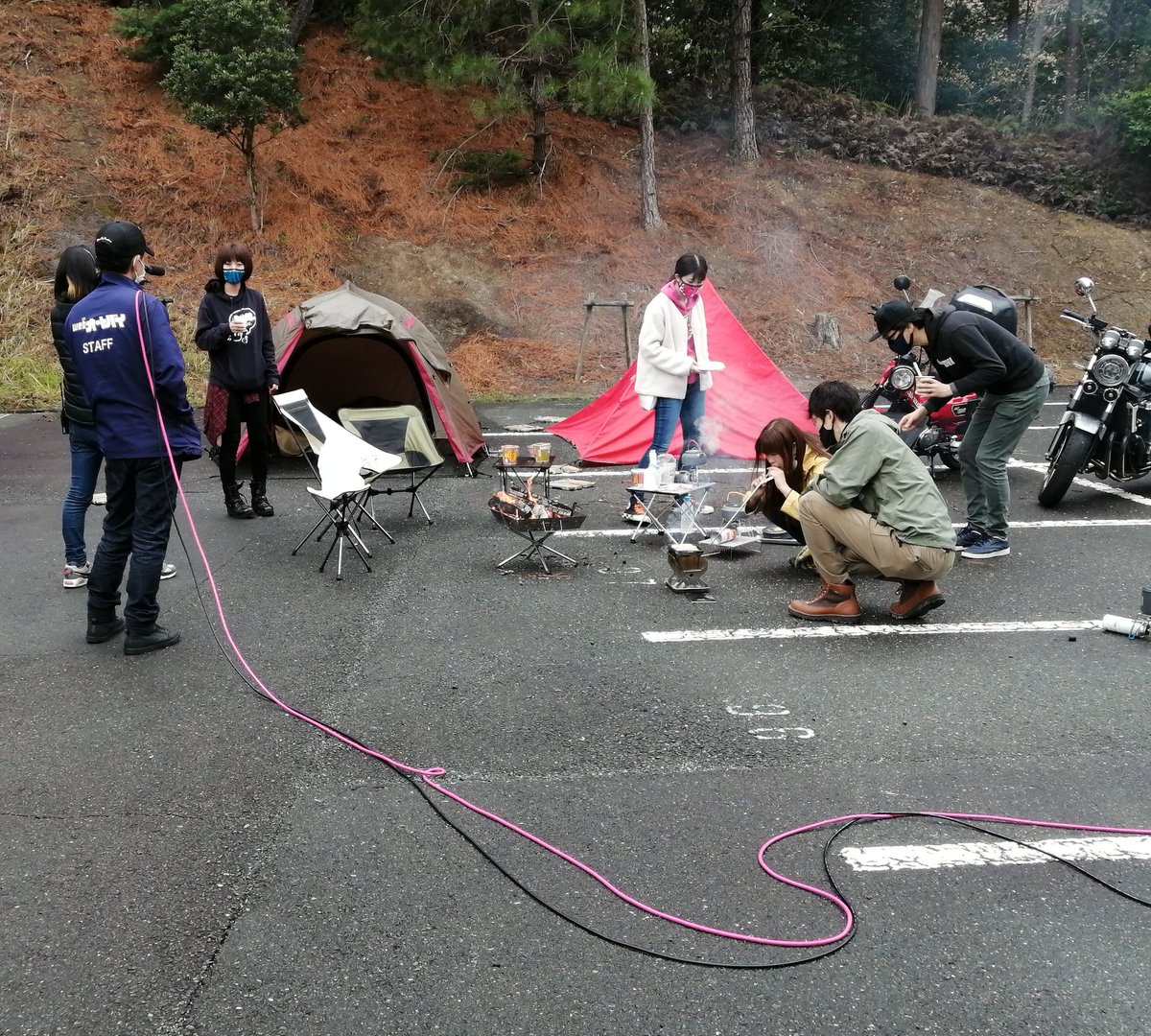 ActiveJapan_TW's tweet photo. デイトナ @daytona_promo の皆さんと梅本まどかさんに寝起きの難波祐香さんがキャンプ朝ごはんをクッキング中です👍
ソーセージ美味しそう🤤
配信はこちら↓
https://t.co/fvv8thoCKM
#オートバイ24
#autoby24 #アクティブ #デイトナ https://t.co/dUwhFm7g9f