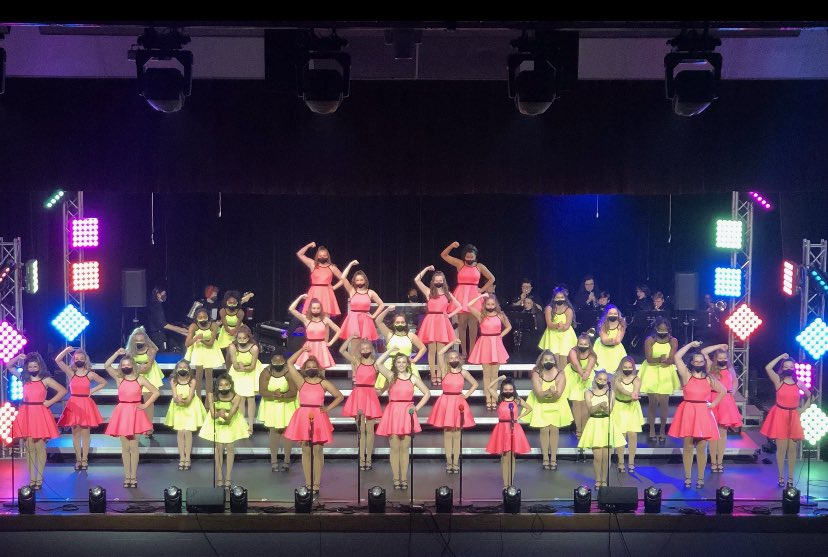 ShowfestComp's tweet image. Fairfield’s ‘Pure Elegance’ added some color to the night! 🎀