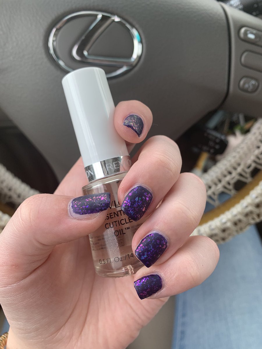 analeece02's tweet photo. New nails using @holotaco @nailogical 💿 https://t.co/AB4qqc2dSC