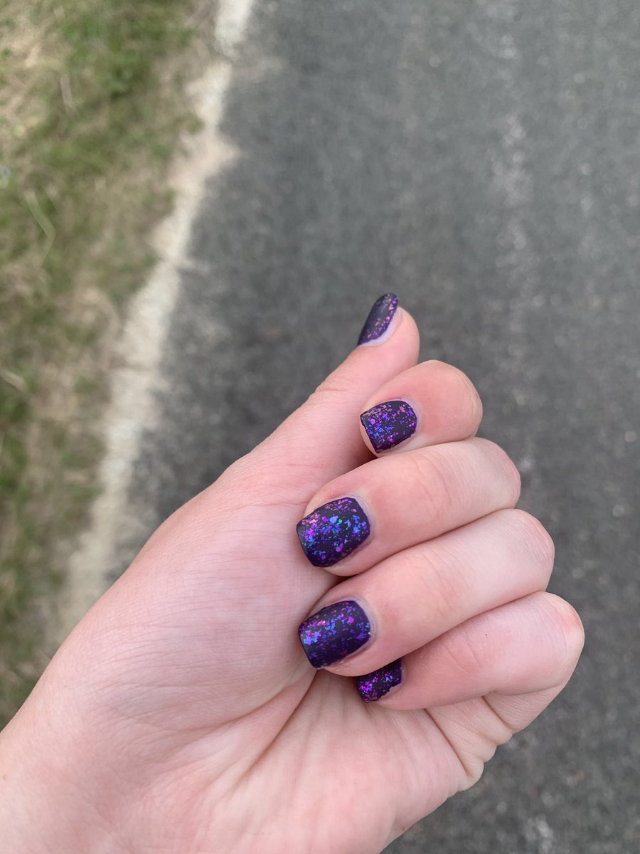 analeece02's tweet photo. New nails using @holotaco @nailogical 💿 https://t.co/AB4qqc2dSC