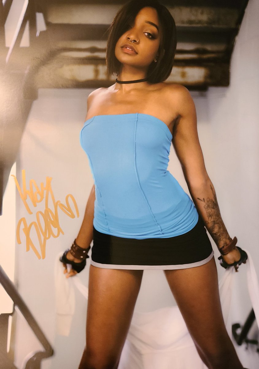 TREdwards2's tweet photo. Got my @kayyybearxo prints today. #cosplay  #model #residentevil #JillValentine #AdaWong #KayBear #kaybearcosplay https://t.co/Xd86B8Pu5l