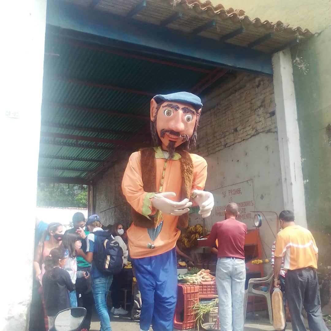 Feliz día mundial del teatro desde la marioneta CHESTER 18k manejando les deseo lo mejor a todos y que pase está terrible Pandemia! <a href="/VTM_Merida/">Veneteatro Mérida</a> #DiaMundialDelTeatro