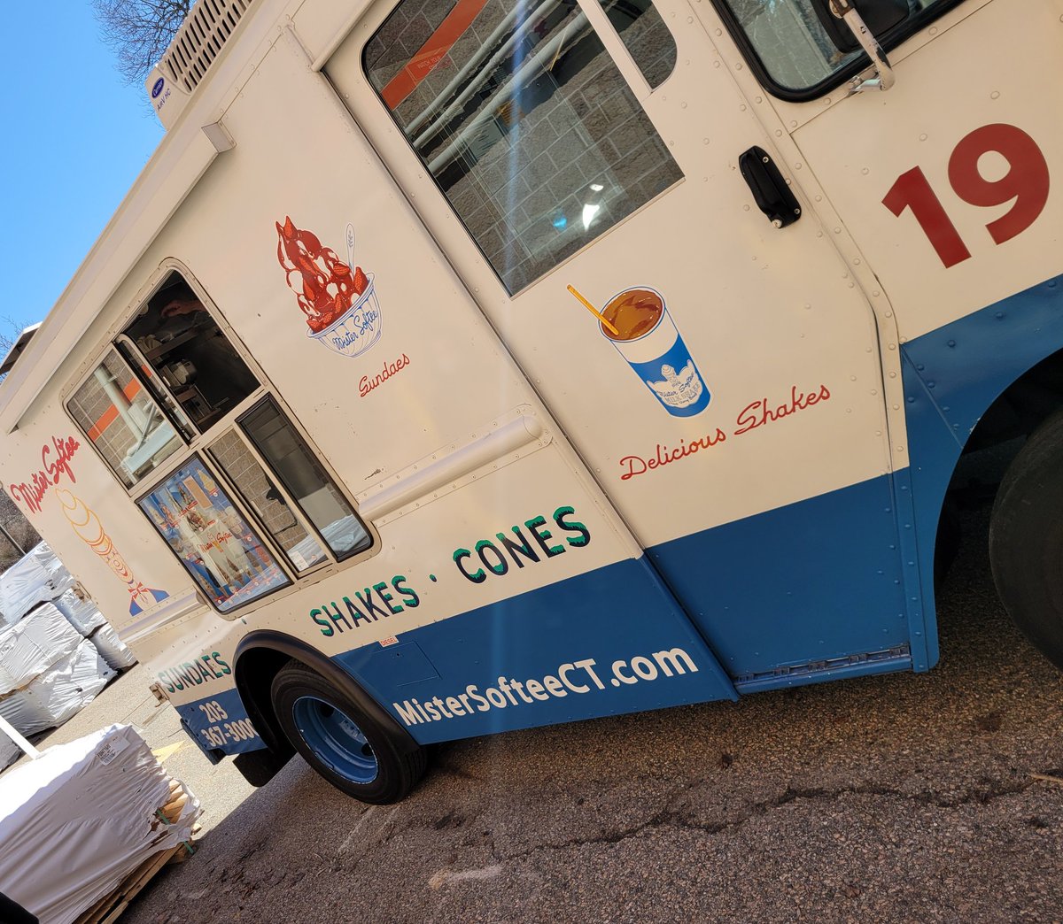 NadalWesley's tweet photo. Did ya hear the scoop? Were celebrating success sharing with some ice cream for all! Thank you to all the associates who work hard to make this happen. #d100 #newengland #success #scoopthereitis https://t.co/MZppz1TsE8