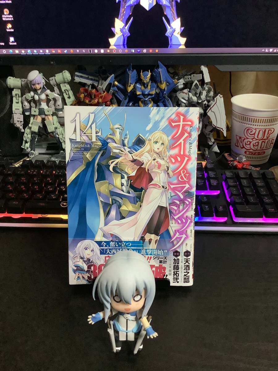 天酒之瓢 ナイツ マジックコミック14巻3 25発売 ナイツ マジック漫画14巻好評発売中 女王の決意に率いられ新生王国軍は決戦の舞台へと 幻晶騎士がぶつかり飛竜舞う戦場に 銀色坊主の秘密兵器が現れてー シリーズ累計300万部突破 大感謝の