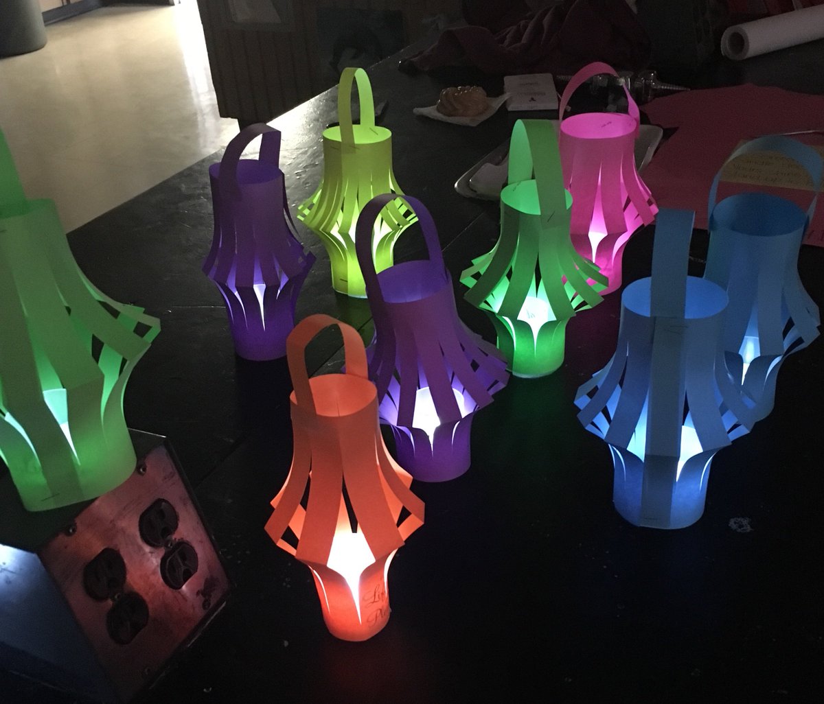 785Trafalgar's tweet photo. @environmentca Students are ready with the paper lanterns they made. https://t.co/DeHmSZzrY5