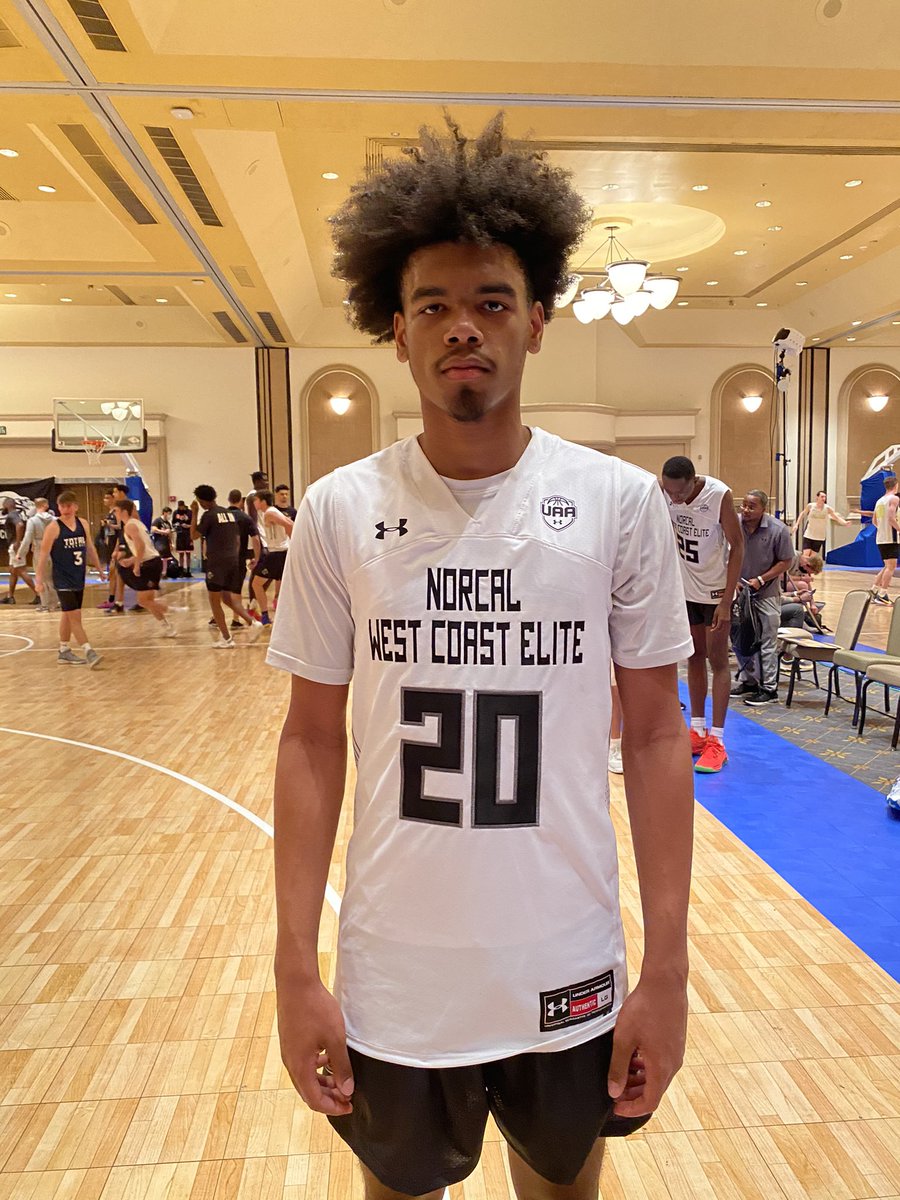 Pdouble_33's tweet photo. 2023 6’2 Darius Smith (@MC_basketball) was n his bag @WCEBball League of Legends! Dynamic handles, super shifty moves off the wing, 3 level scoring capability, lock up defender, elite motor &amp; finished w/ 17pts. Next level shot making ability already! Ok https://t.co/oJQilM8rsQ