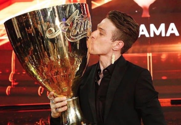 PlumeRoses's tweet photo. chissà come ci si sente ad essere filippo maria fanti e aver salvato tutte le ultime edizioni di amici #Amici20 https://t.co/mUzafT44g2