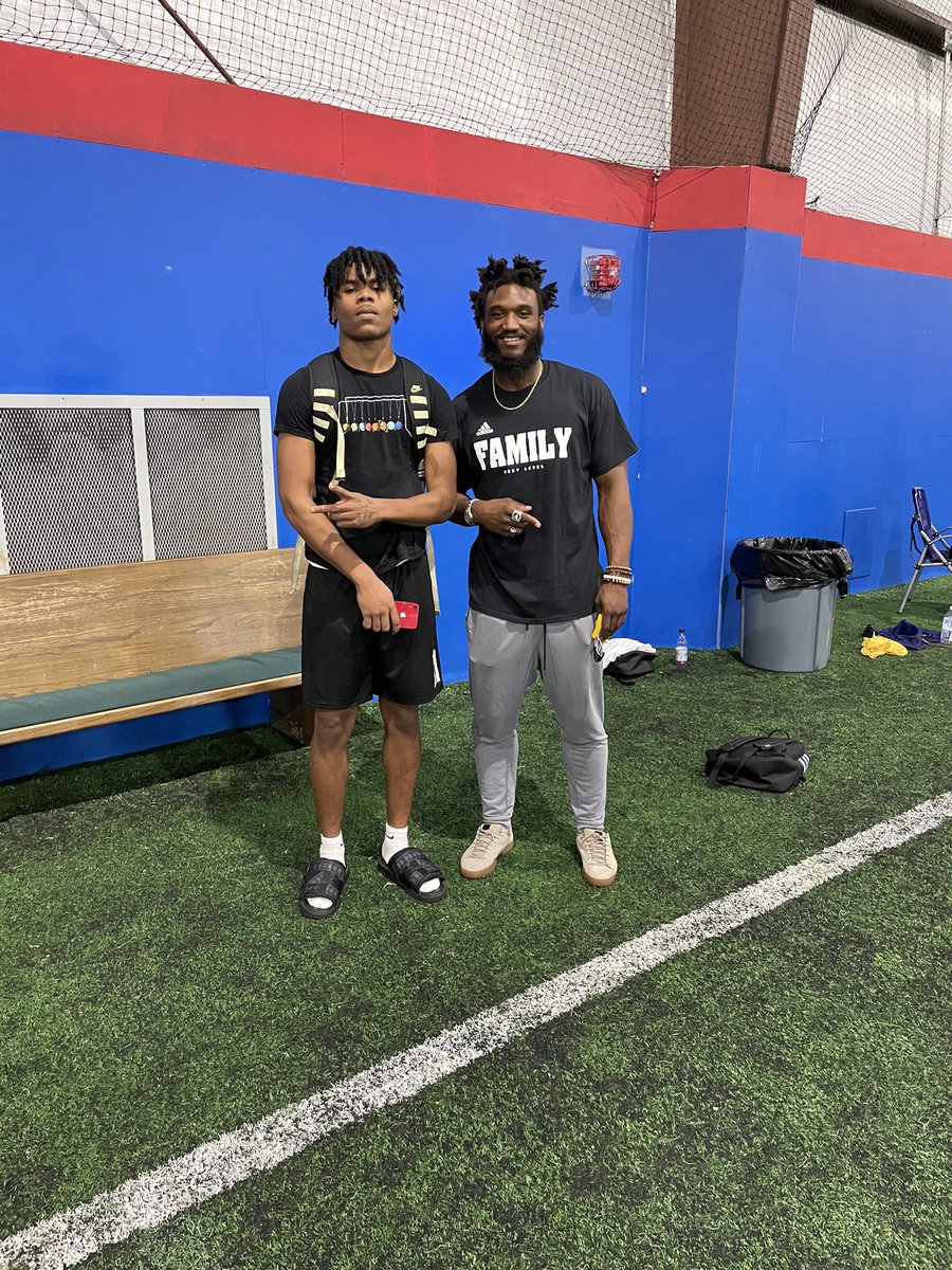 cariun4's tweet photo. Me and wynne from New Orleans saints https://t.co/019UMX9L8J