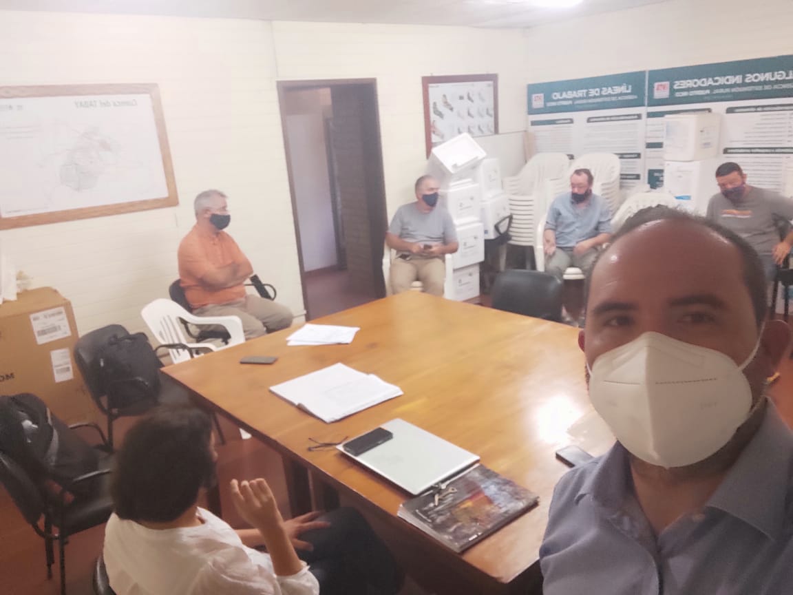 CarlosJ66476213's tweet photo. #SOMOS #SENASA #aca empieza nuestra #Argentina #Aca #Nuestra gente es grande #Reumion con entes #Sanitarios #supervisión #Vet Locales #Programa #Aftosa #resguardo #Fronterizo #CorMis #Sanidad #Animal #Centro Regional #Nuestra #Argentina #Tod@s https://t.co/wm3dsC3BbS