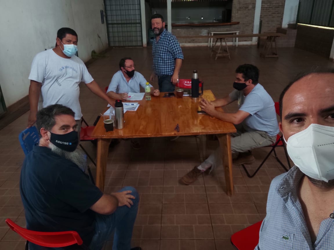 CarlosJ66476213's tweet photo. #SOMOS #SENASA #aca empieza nuestra #Argentina #Aca #Nuestra gente es grande #Reumion con entes #Sanitarios #supervisión #Vet Locales #Programa #Aftosa #resguardo #Fronterizo #CorMis #Sanidad #Animal #Centro Regional #Nuestra #Argentina #Tod@s https://t.co/wm3dsC3BbS