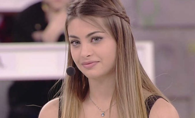 bemore236's tweet photo. Ecco a chi dovevano assegnare “Listen” che l’avrebbe fatta da Dio: 
#amici20 #amici17 https://t.co/NhbRpAE0Vq