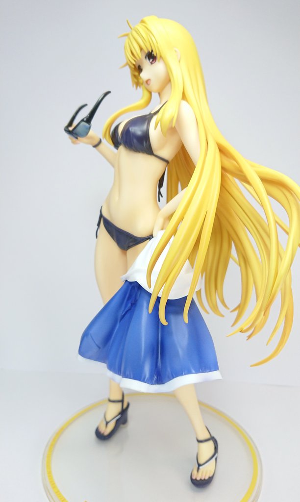 フィリップのフィギュア撮影所 魔法少女リリカルなのはから フェイト テスタロッサ 水着ver 大人っぽい印象が素敵 ワンポイントのサングラスが良い こちらのメーカーからも フェイトの水着は黒色で アルター 美しきフィギュア達の宴