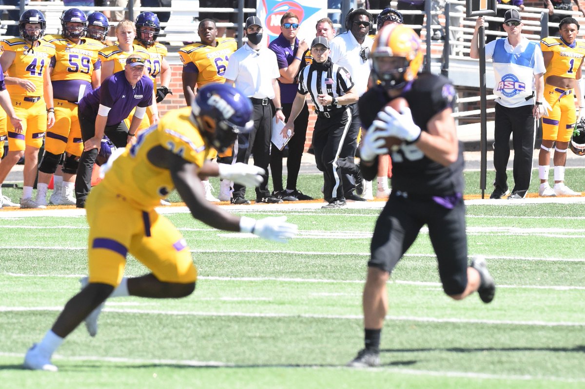 jhofeditz's tweet photo. Pictures of the play ruled an incomplete pass:
#1: Control of ball and left foot coming down
#2: (blurry) Shows right foot down
#3: Control after hit
#4: Possession of the ball as elbow hits the turf

Do what you want with that info...
#SaddleUp #HSUfb #ASCfb #d3fb https://t.co/2xAfDDIkZF