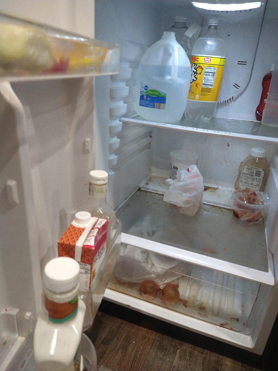Coach_WadeS's tweet photo. While you play politics w/people lives talking #StimulusCheck that suppose help Us vet, SSI, retirees are still waiting, hoping not 2b evicted&amp; figuring out what they going to eat. This is what my refigtor looks like as I still wait? Cashapp $CadillacWade  @WaysMeansCmte @POTUS https://t.co/mxhJPs2Lqk