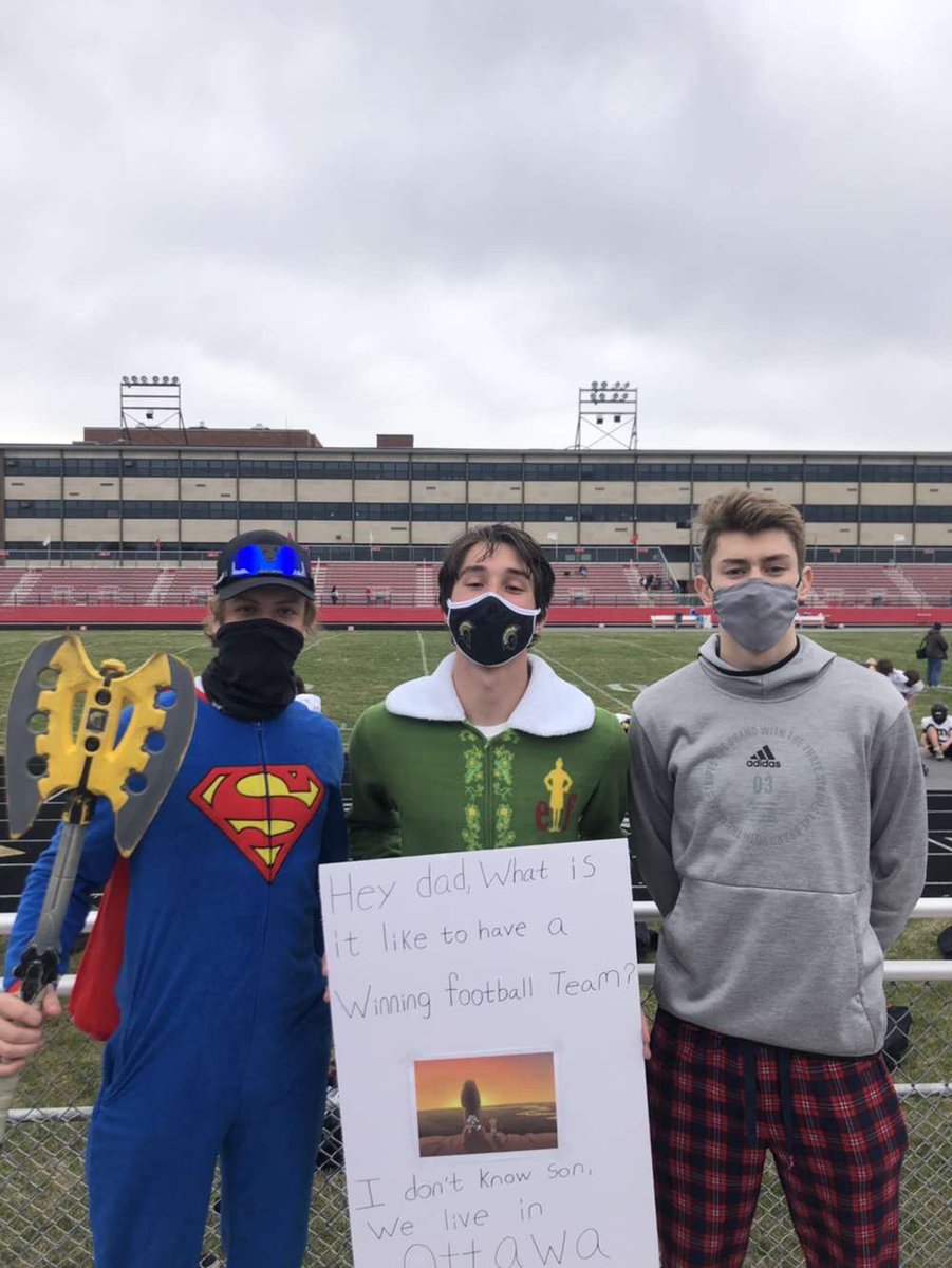 SHS_SycoWard's tweet photo. SOLID W AGAINST OTTAWA TODAY shout-out to our best dressed fans !#rahsycohigh https://t.co/MbDXvVlScr