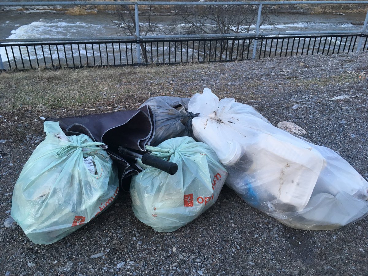 EnswellJones's tweet photo. Tonight’s garbage pick, along the shores of the mighty Ganaraska. Did I get all the garbage? No. Is there a little less? Yes. A little less of me, too, hopefully. #smallfixes https://t.co/KvBP5buFap