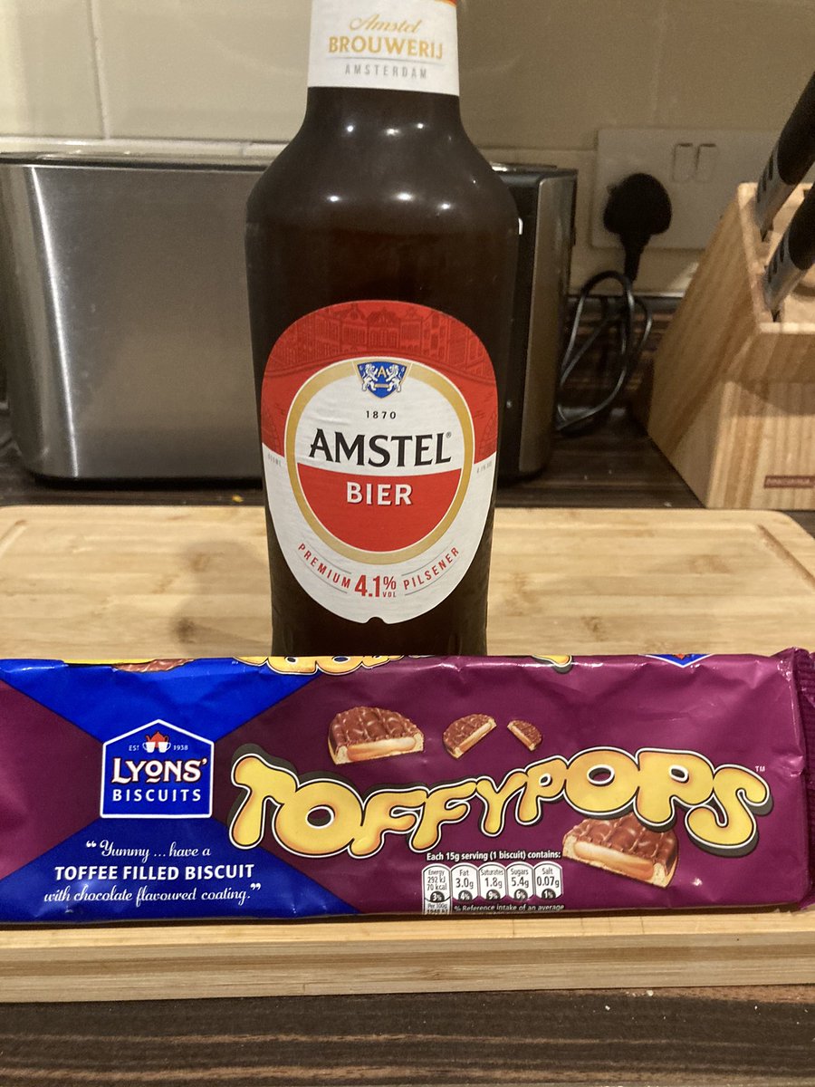 LBPeck's tweet photo. So thankful for my @amstelbieruk and #toffeepops right now. https://t.co/35BmdrN7l8