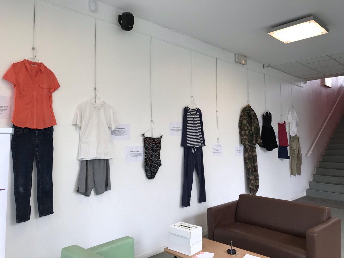 Aydnli_'s tweet photo. Pour ceux qui pensent vraiment que la tenue justifie le viol je vous invite sincèrement à aller jeter un coup d’oeil l’exposition "Que portais-tu ce jour là ?" Créé par l’Université de Kansas dans un musée à Molenbeek en Belgique.

Voici quelques images de l’exposition : https://t.co/PAL5bwqw99