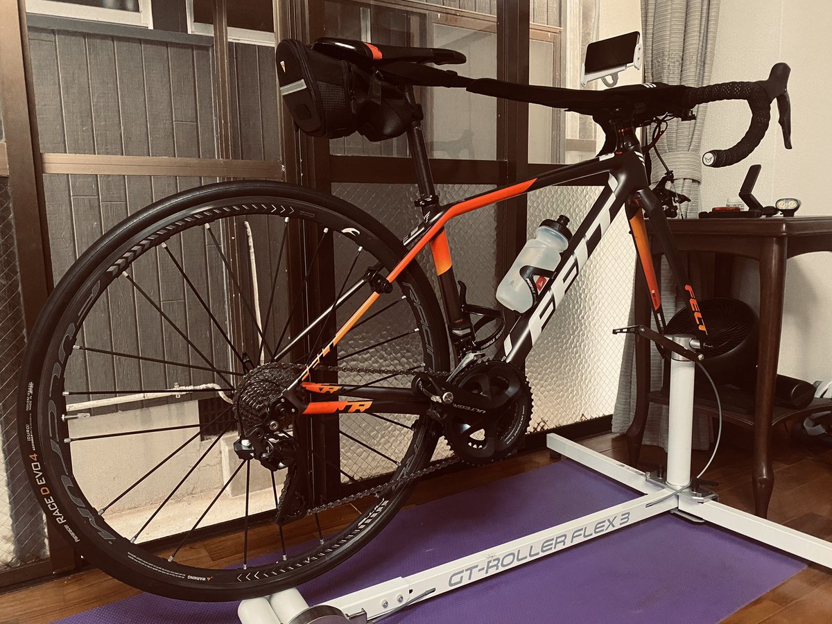 kedokumango's tweet photo. さてと外は雨だし、日曜日のサイクリングを楽しむとしよう^ ^

#ロードバイク乗りと繋がりたい #徳之島 #Felt #FR6 #Zwift https://t.co/2yuvCBbAyz