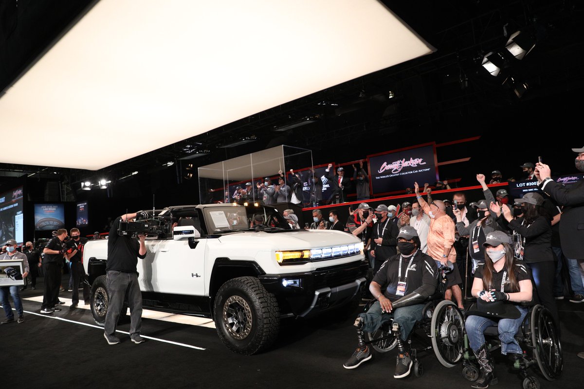 Barrett_Jackson's tweet photo. Another incredible #charity moment! The first-ever 2022 @GMC #HummerEV Edition 1 VIN 001 just sold for $2.5 million, all of which will benefit the @Tunnel2Towers! https://t.co/pyy7VhYqU7