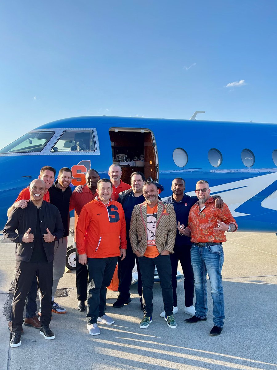 ED23HOOPS's tweet photo. 🍊 Family we here! #indy #sweet16 #LetsGetIt https://t.co/TfjD4PIeKT