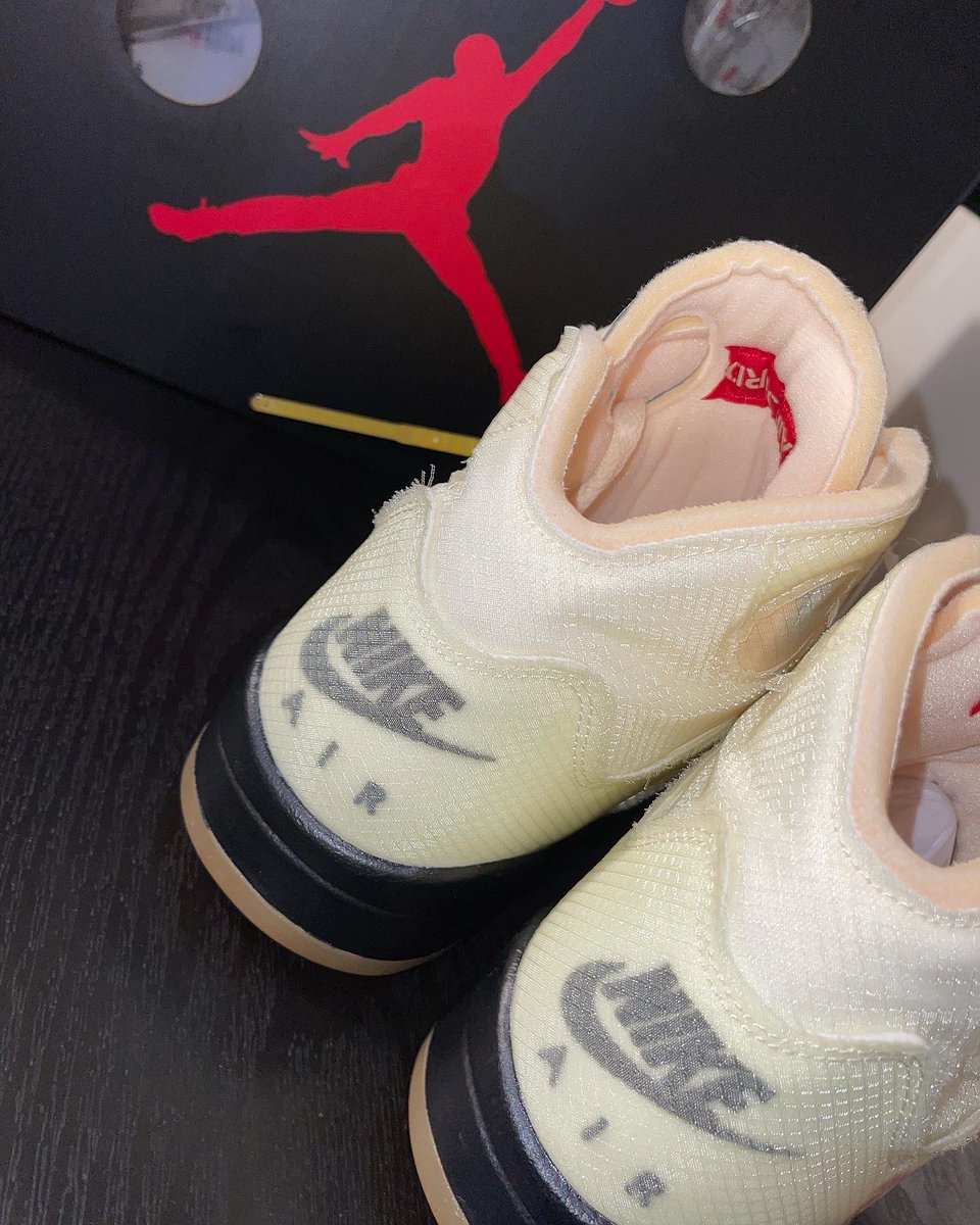 CHINNIE1380's tweet photo. โTELL VIRGIL WRITE BRICK ON MY BRICKโ
โข
JORDAN 5 RETRO โOFF - WHITE SAILโ
โข
Came home from a wonderful brunch. To these amazing tings!!! Good looking to my guy @Thinks_Freely I appreciate u bro
โข
#NikeAir #JordanBrand #OFFWHITE #Jordan5 #JordanOFFWHITE #OFFWHITESail #Brooklyn https://t.co/hwGygb6qux