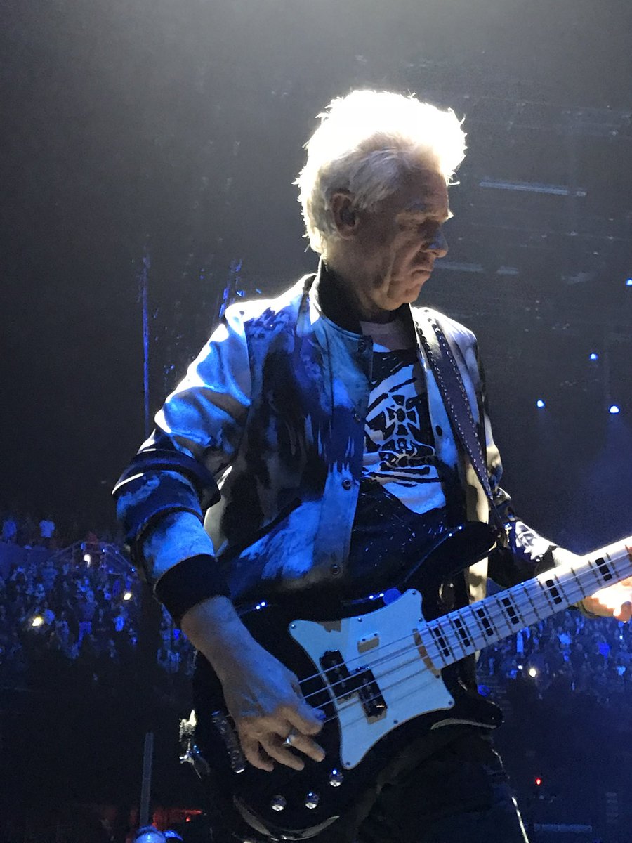 nealweichelre's tweet photo. #loveu2 at the Forum. #u2start https://t.co/XZAa8HeNye