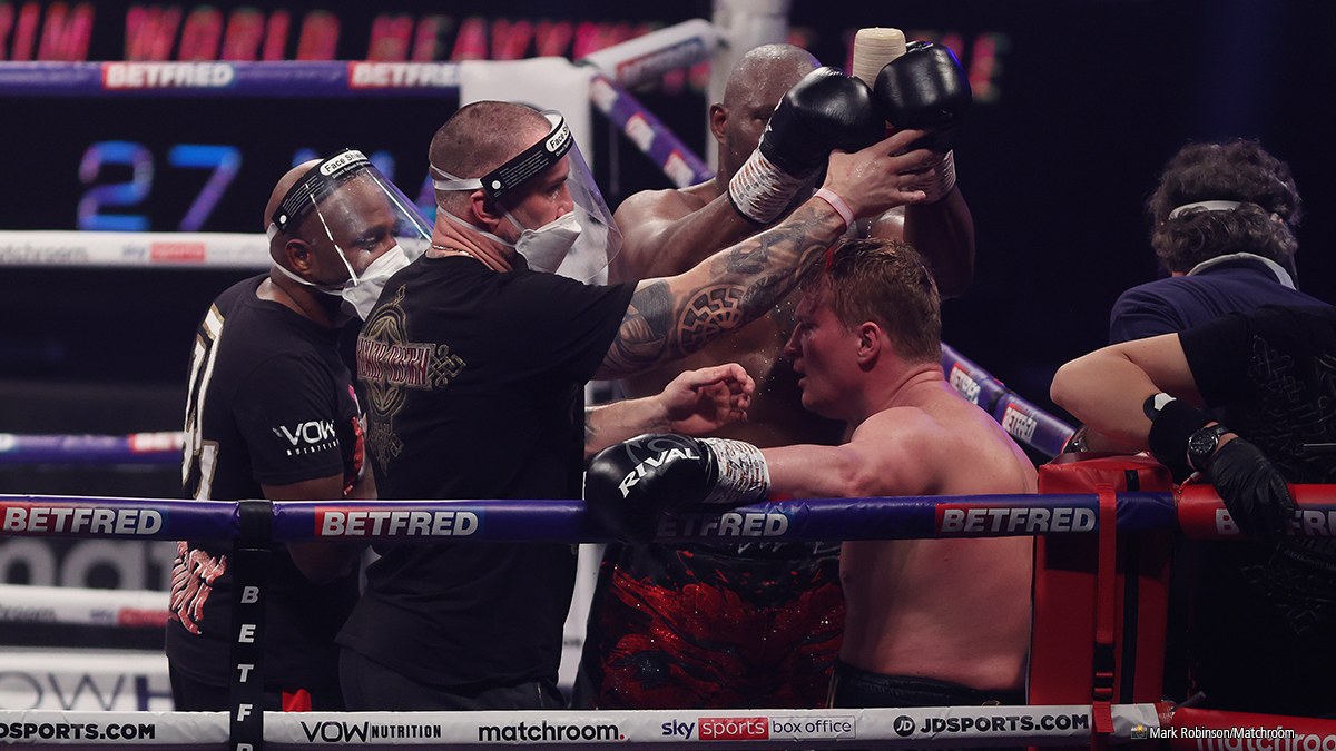 ringmagazine's tweet photo. Dillian Whyte showing respect to his opponent Alexander Povetkin, getting him a stool and helping cool him down with water after the KO⦠https://t.co/aDvC64N5dJ