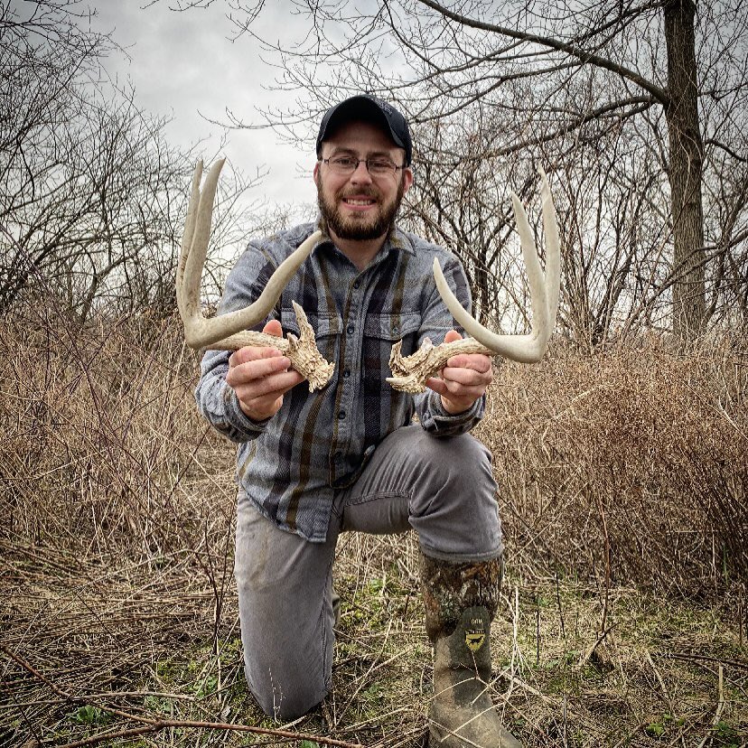 KillinoisTv's tweet photo. Matched this buck up. Found his left side in the corn field and his other side was about 400 yards away in the woods. It’s always fun to see where these antlers end up! https://t.co/tUp2ne2HZA
