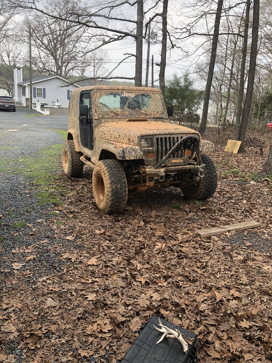 JeremyLefler1's tweet photo. Got a lil stuck today #jeep’n #builtnotbought #stuckstuck https://t.co/ekl7vSrsWV