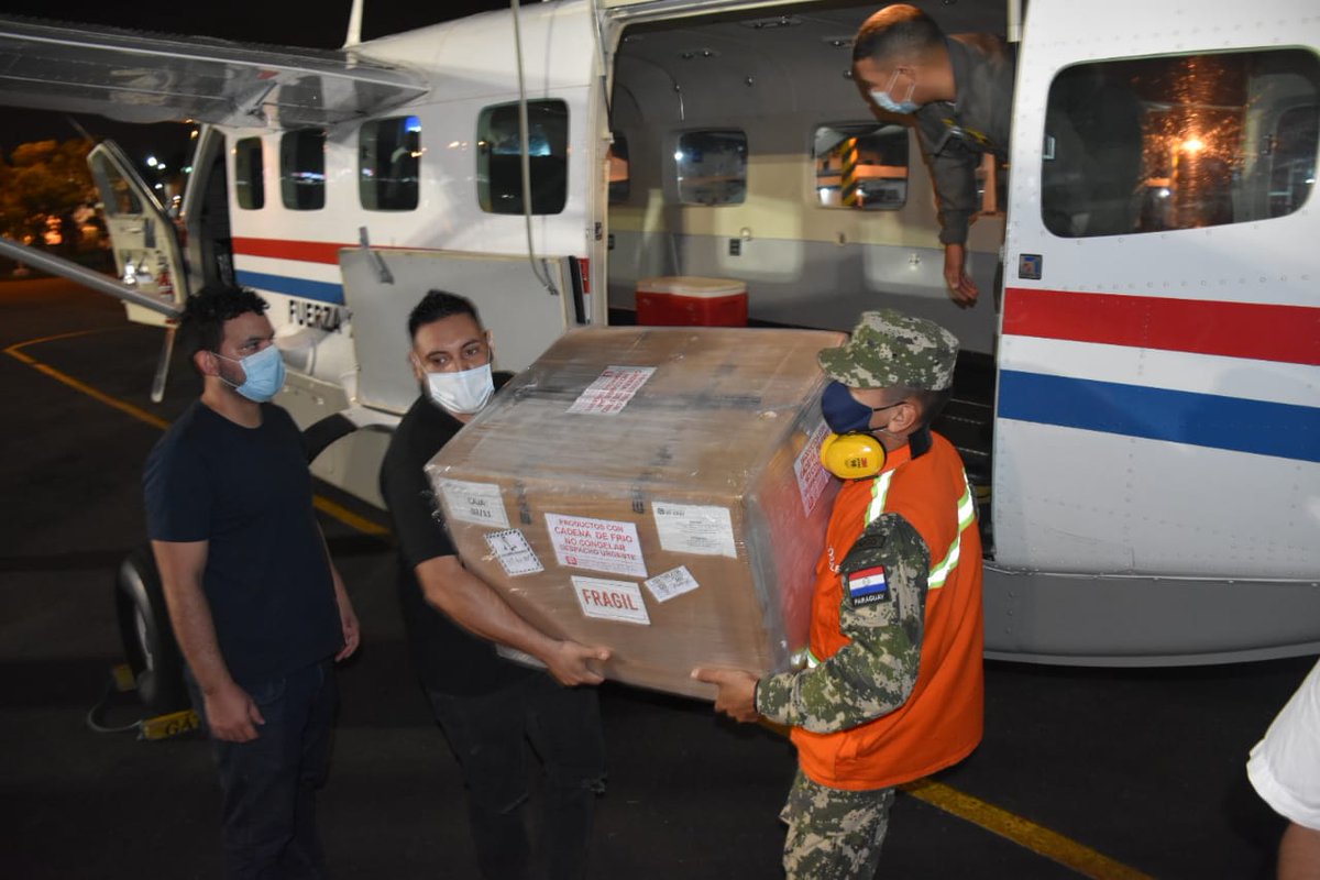 msaludpy's tweet photo. 🔴 #AHORA

Recibimos 45 mil ampollas de Atracurio compradas en la Argentina por la @ebypy a pedido del MSPBS para asegurar la provisión a los pacientes internados.

@MaritoAbdo 
@PresidenciaPy https://t.co/BxK9X7lhxD