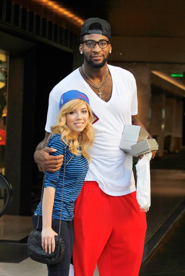 NinjaBands's tweet photo. Never forget when Andre Drummond dated Sam from iCarly for 4 days https://t.co/ycBcAQ5HzV