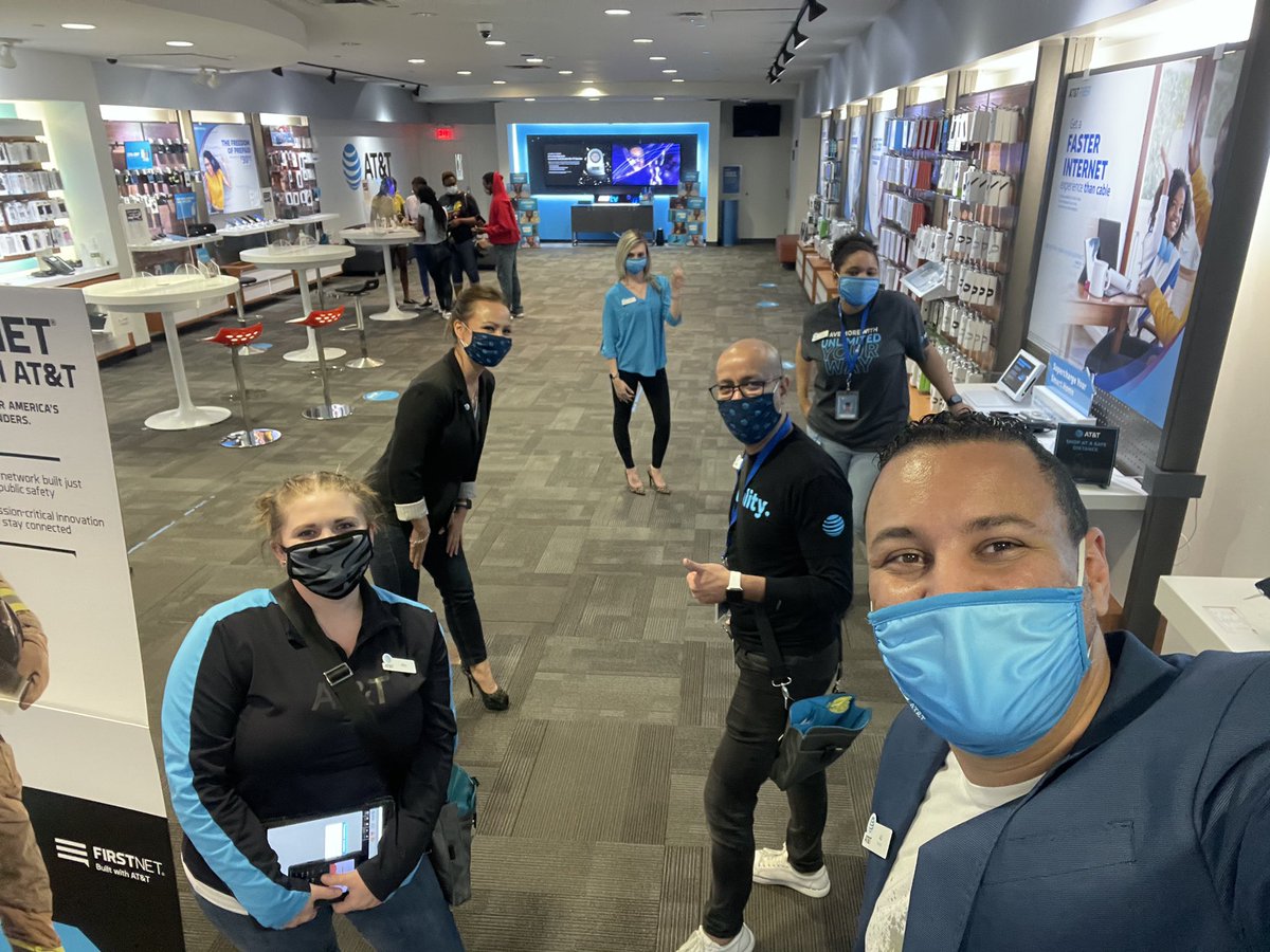 inju_berry's tweet photo. It never feels like we’re working late at the Greene 🥳 #lifeatatt #thefantastic4 #teammohtivate #ohpa https://t.co/fB5ZQxCeQw