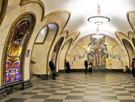 Метро менделеевская новослободская. Московский метрополитен станция Новослободская. Новослободская станция метро Москва. Станция метро Новослободская Московского метрополитена. Станция Новослободская вестибюль.
