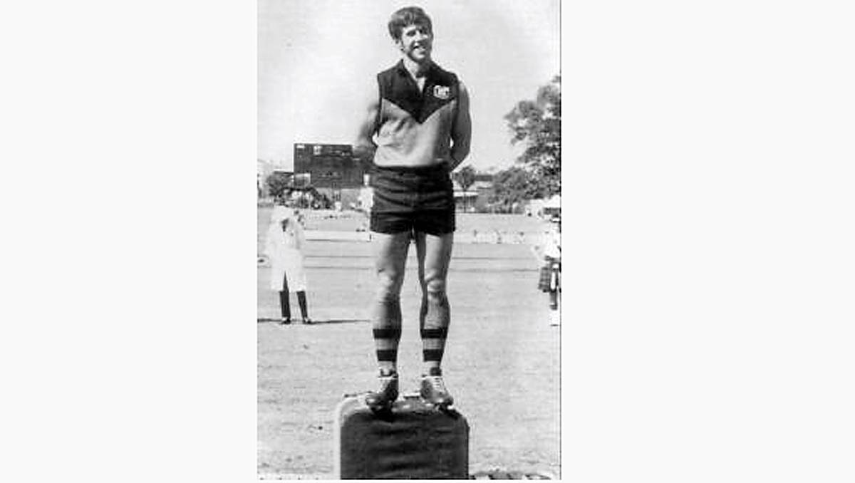 Happy 80th birthday to @EastPerthFC Team of the Century member and @WAFLOfficial Hall of Fame inductee (not to mention handy Sheffield Shield cricketer) Derek Chadwick! australianfootball.com/players/player…