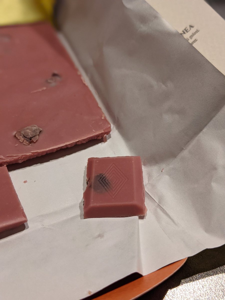 SingleOrigin0's tweet photo. 朝からチョコレートキメてみる
めっちゃ美味いんだけど、ホワイトチョコだからカカオを感じ難い
次はブラックチョコ入手だなぁ https://t.co/1m9vfM0wq0