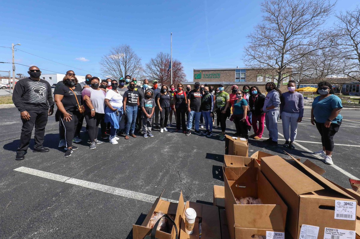 WilmCityCouncil's tweet photo. Wilmington City Council food drive at Eastide Charter School was a success. Thank you to all the volunteers and #Eastsidecharter school.
Stay tune for more upcoming community service projects.
📸 @monsterphotoiso
#OneCouncil #wilmde #netde #fooddrive https://t.co/er8c49ysjv