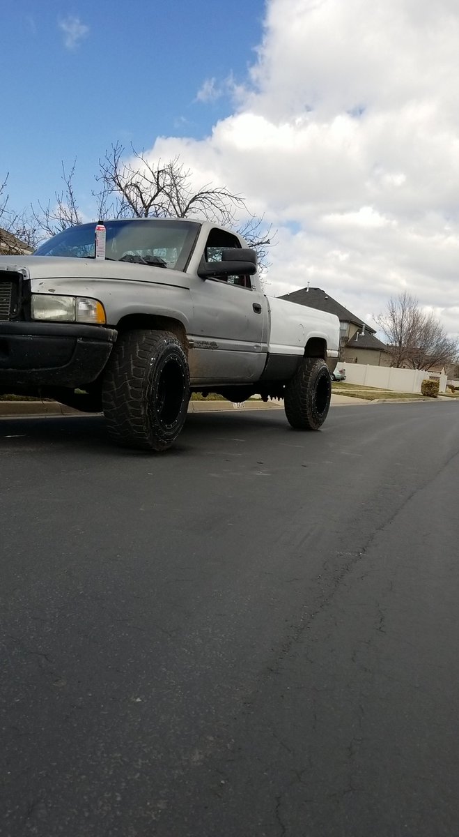 To level the front or drop the rear some?!🤔