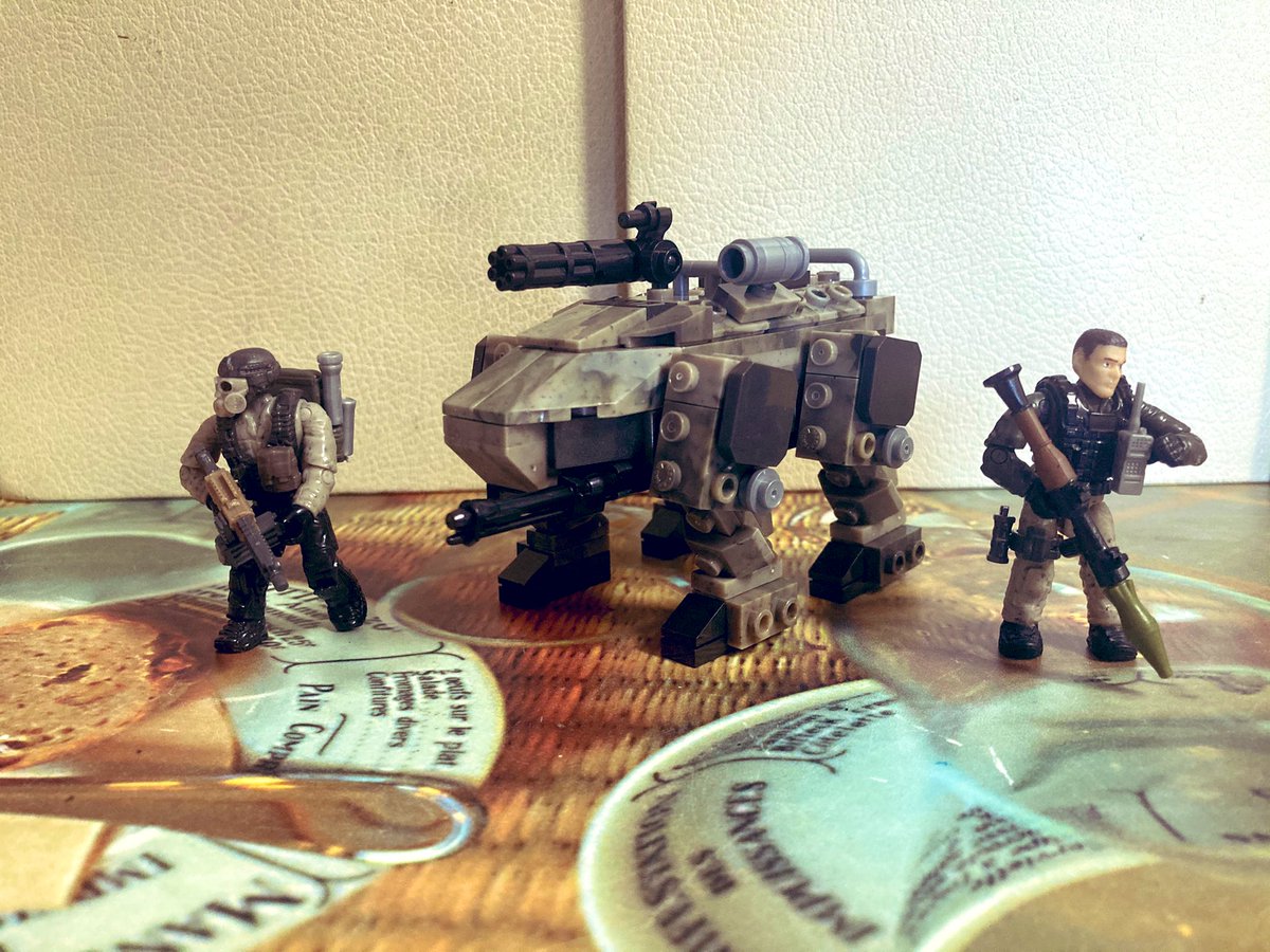 bkah_brient's tweet photo. (@CM320Class) We have The Call of Duty set “C.L.A.W” which stands for Cognitive Land Assault Vehicle and it appears in 2012’s CoD Blacks Up II. It is a quadruple drone utilize for   support and suppression. It’s been a while since I played Black Ops II 😌 https://t.co/onahCsYmLf